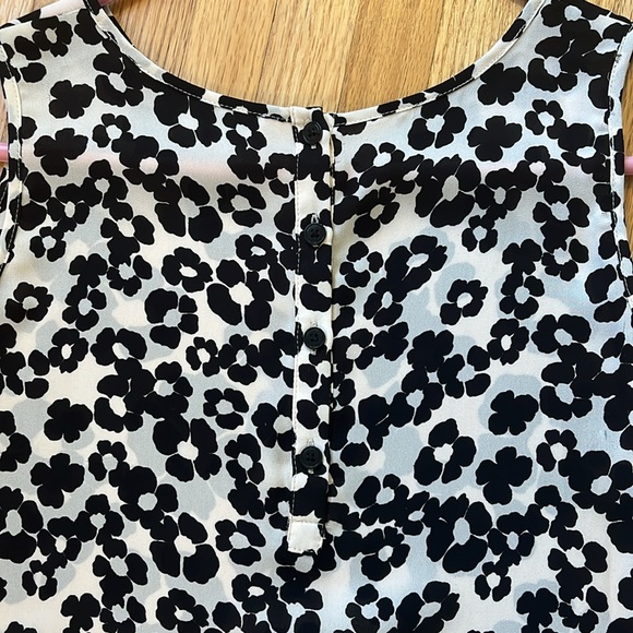 Medium Loft cream tank top with black floral detail - Picture 3 of 4